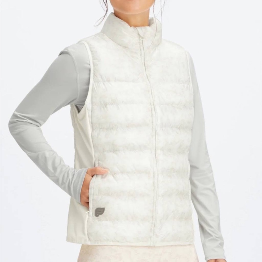 Fabletics Elliot Puffer Vest Color Cream/White